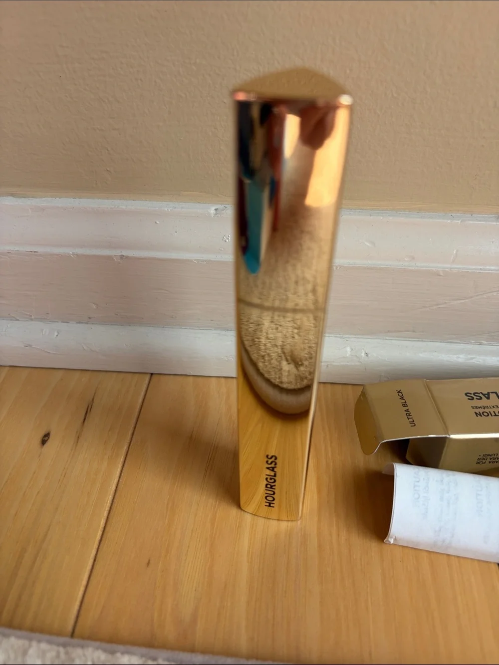 Hourglass mascara in ultra black